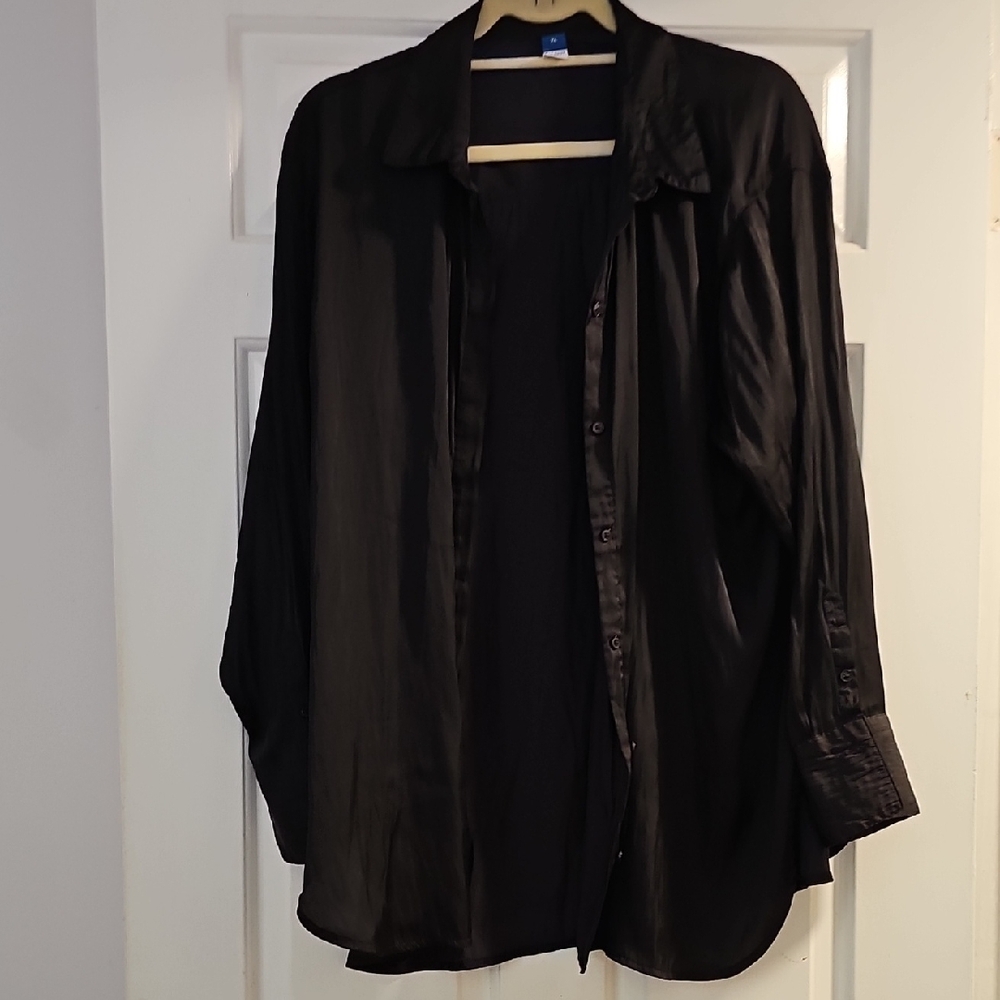 Old Navy Women's Black Lightweight Button-Up Shirt